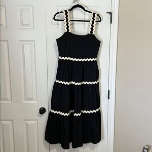 Entro Black Dress with Cream Accents